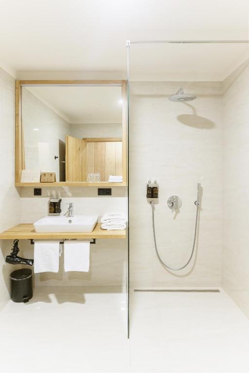 BIO HOTEL & WELLNESS Zlatý Hýľ - Habitación Doble De Lujo Con Balcón