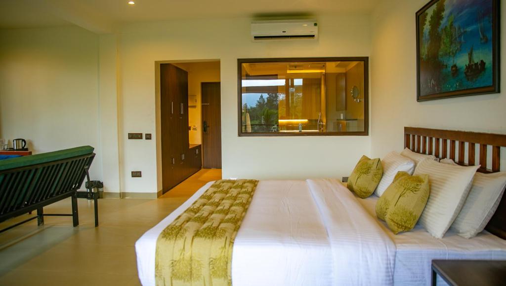 Postel nebo postele na pokoji v ubytování Pranavam Resort & Spa