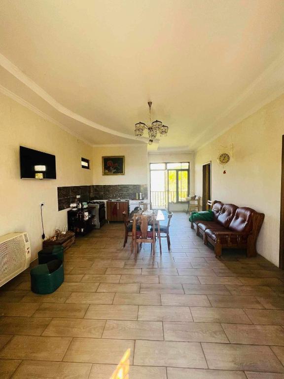 TV a/nebo společenská místnost v ubytování Guest House Motsameta