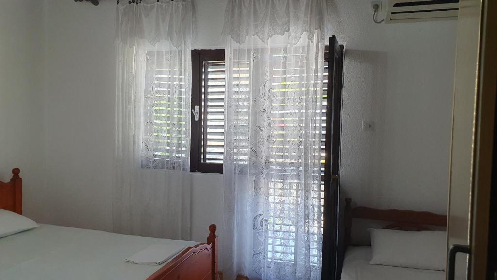 Postel nebo postele na pokoji v ubytování Guesthouse Sinani