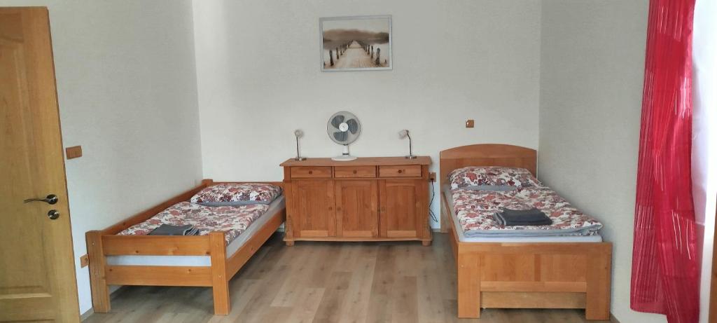 Postel nebo postele na pokoji v ubytování Apartmány pod Barunčinou školou