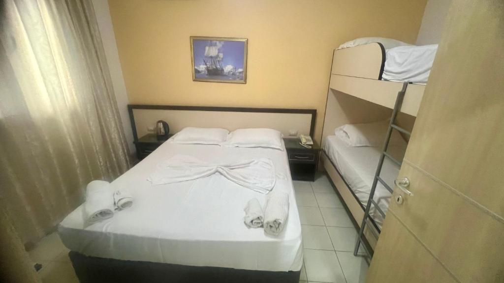 Postel nebo postele na pokoji v ubytování Sunrise Hotel Cameria