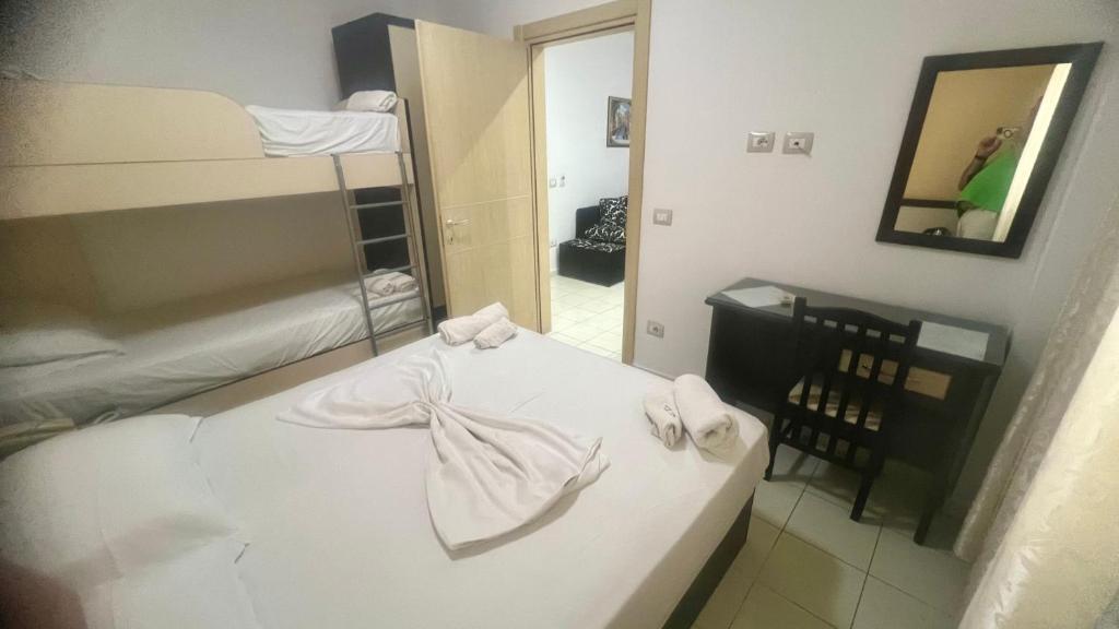 Postel nebo postele na pokoji v ubytování Sunrise Hotel Cameria