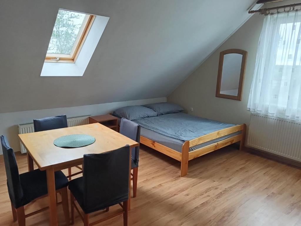 Postel nebo postele na pokoji v ubytování Kaszub Swarzewo - Bed & Breakfast