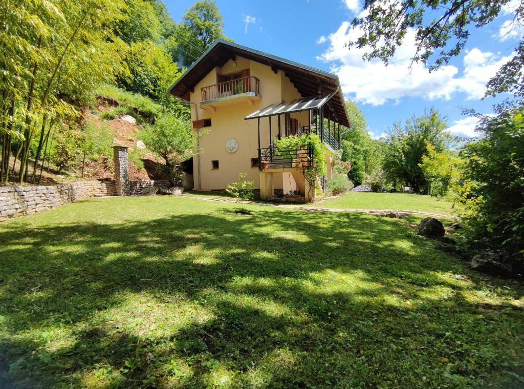 a house in the middle of a yard at Villa Beata Apartment 1 upper floor in Kulen Vakuf