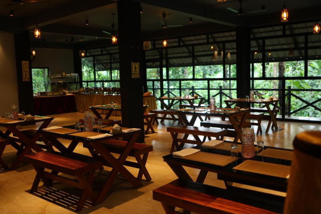 Restaurace v ubytování Vajra Ayurveda and Yoga Retreat