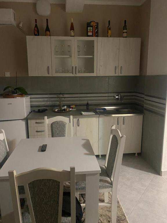 Una cocina o zona de cocina en Guest House Bajceta