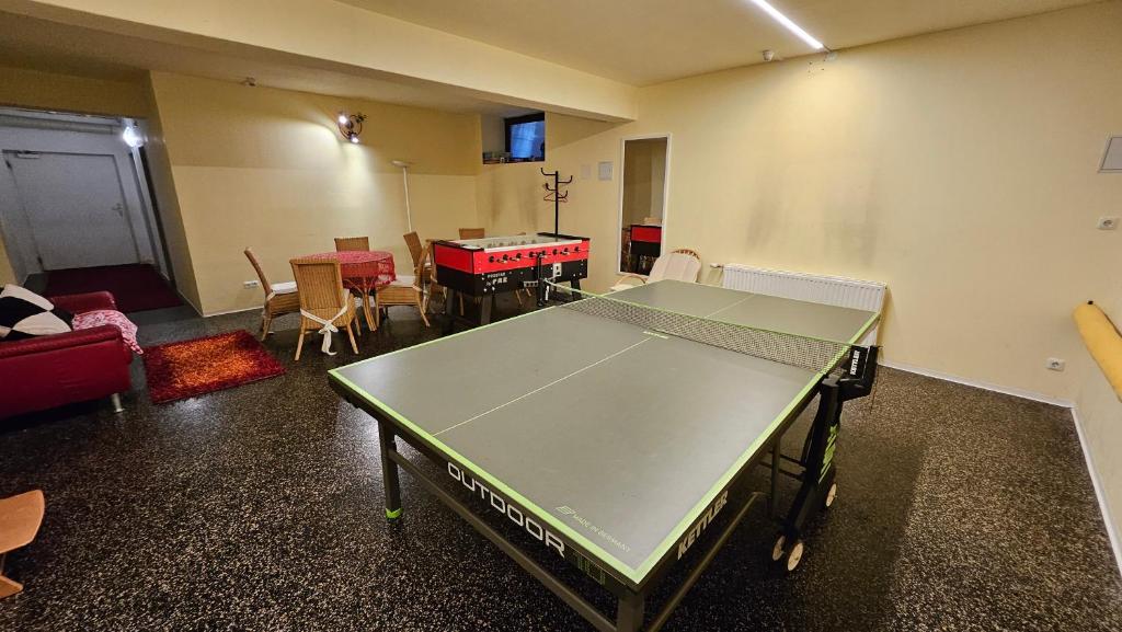 Stolní tenis v ubytování Panoramahotel nebo okolí
