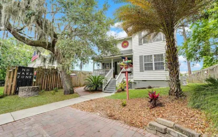 Κήπος έξω από το Nautical Watch 4BR 3Bath Family Beach Home