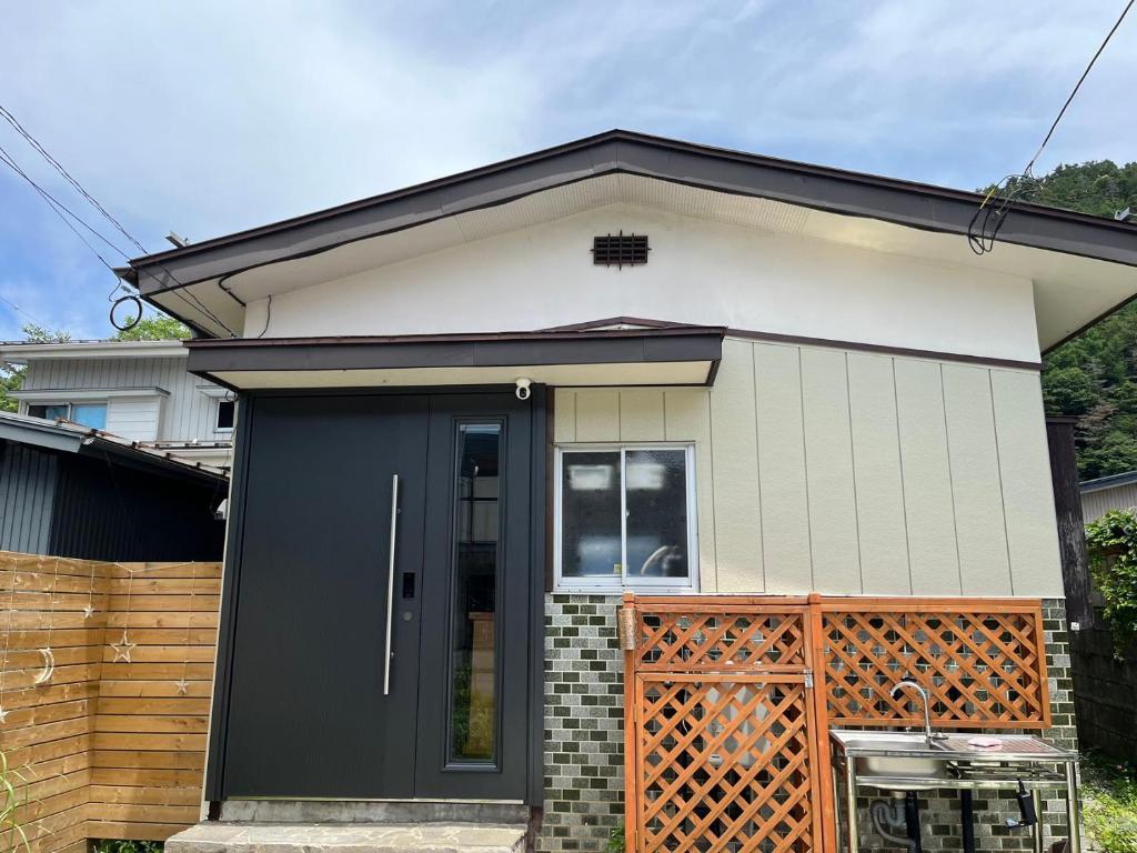 信玄小屋一号 駅5分の好立地 リノベ済古民家 駐車場付 最大7名宿泊可能