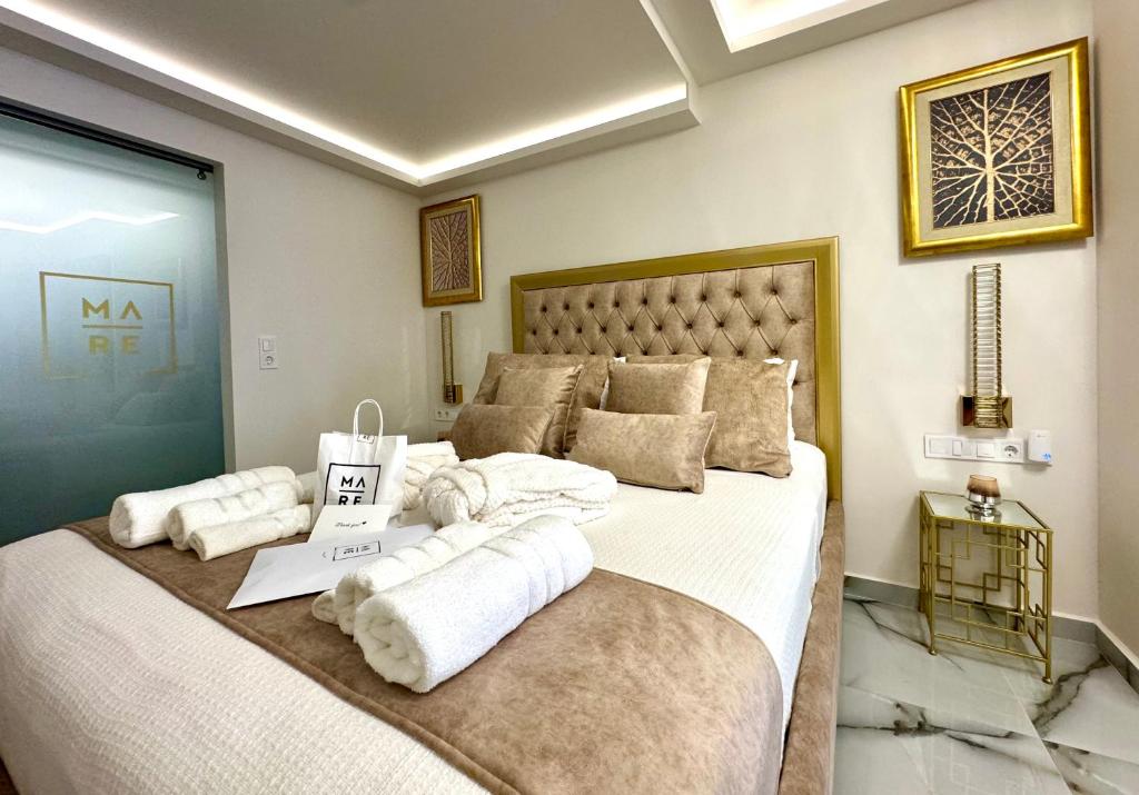 Postel nebo postele na pokoji v ubytování mare suites 4