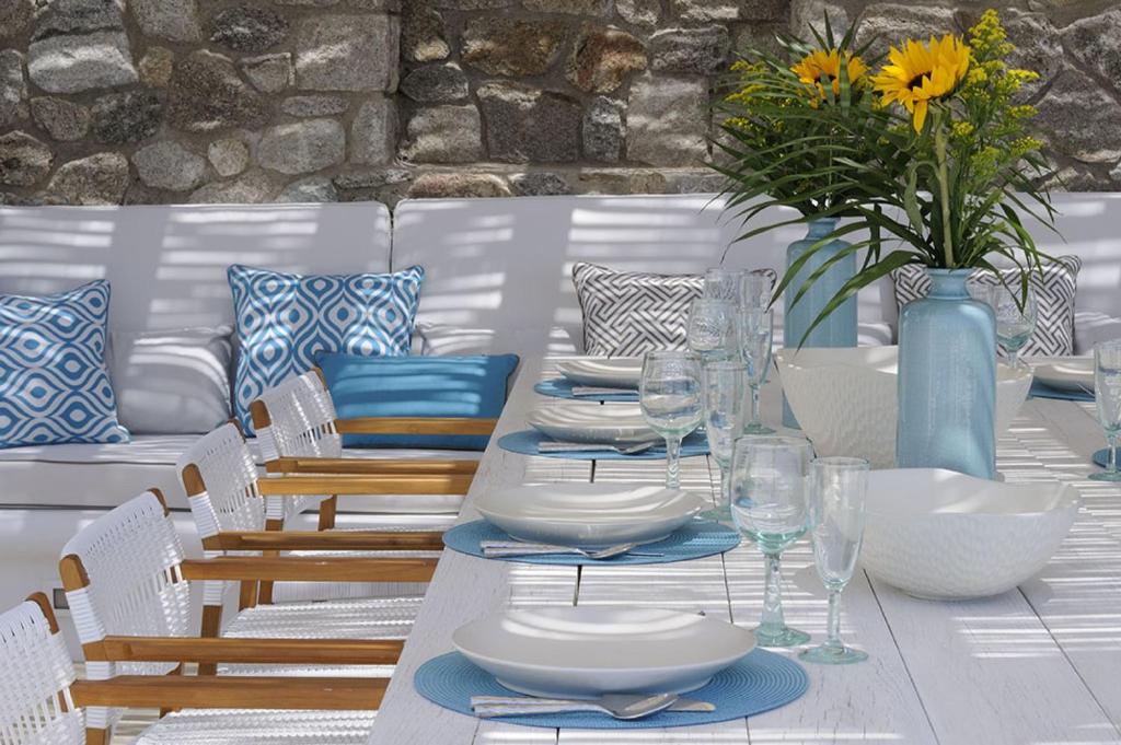 A seating area at Bluebird Villas Villa Seabird