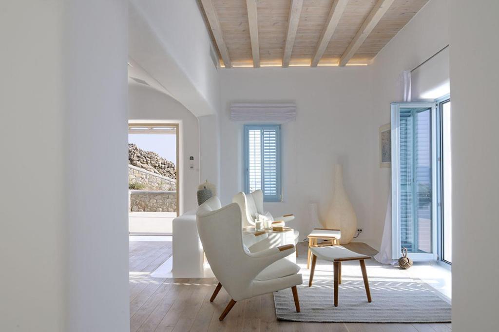 Posezení v ubytování Bluebird Villas Villa Sunbird