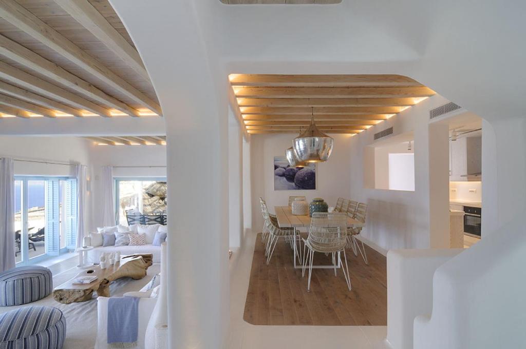 Postel nebo postele na pokoji v ubytování Bluebird Villas Villa Sunbird