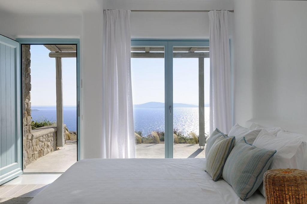 A bed or beds in a room at Bluebird Villas Villa Seabird
