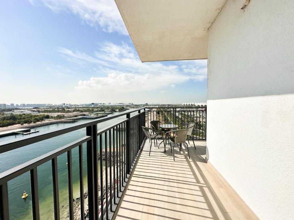Balkón nebo terasa v ubytování 3BR Modern Getaway in Yas Island with Gym&Pool 609WE