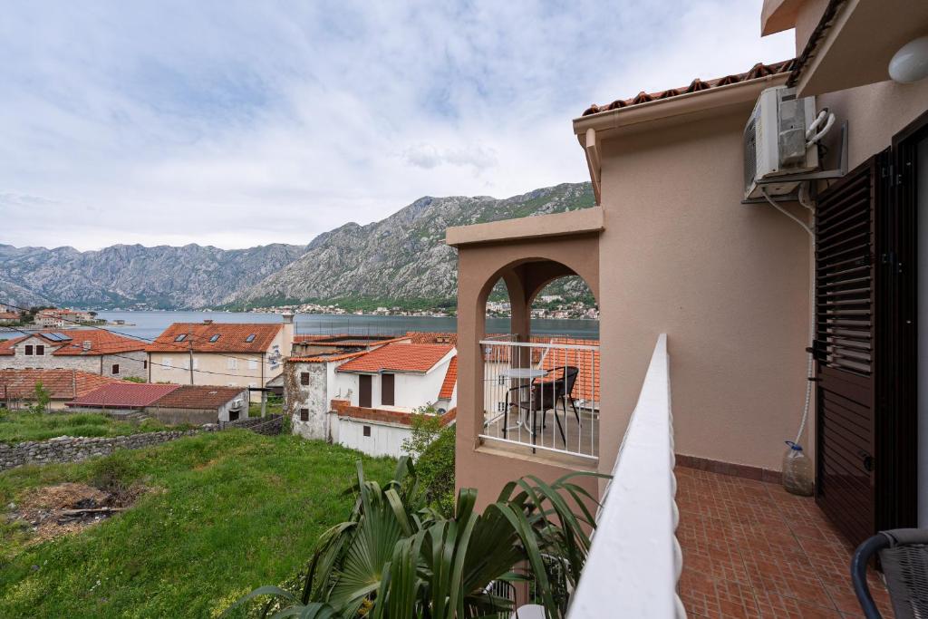 Nespecifikovaný výhled na hory nebo výhled na hory při pohledu z hotelu