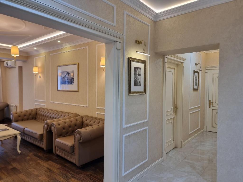 فضای داخلی Park Azure Classic Apartment در باکو - تصویر ۳