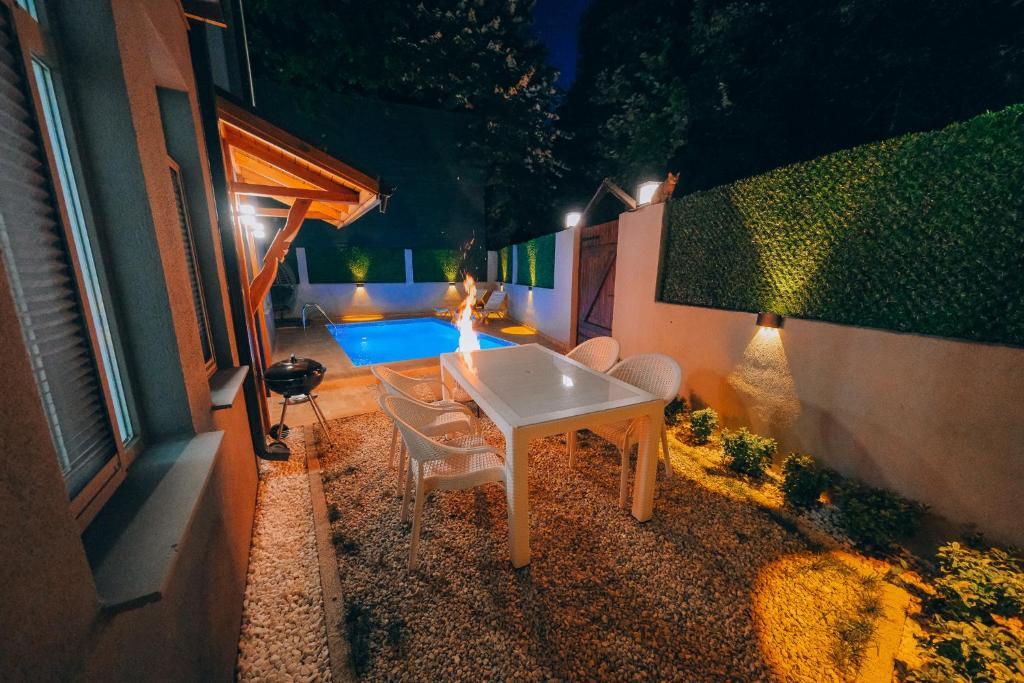 Αίθριο ή υπαίθριος χώρος στο Alphan House