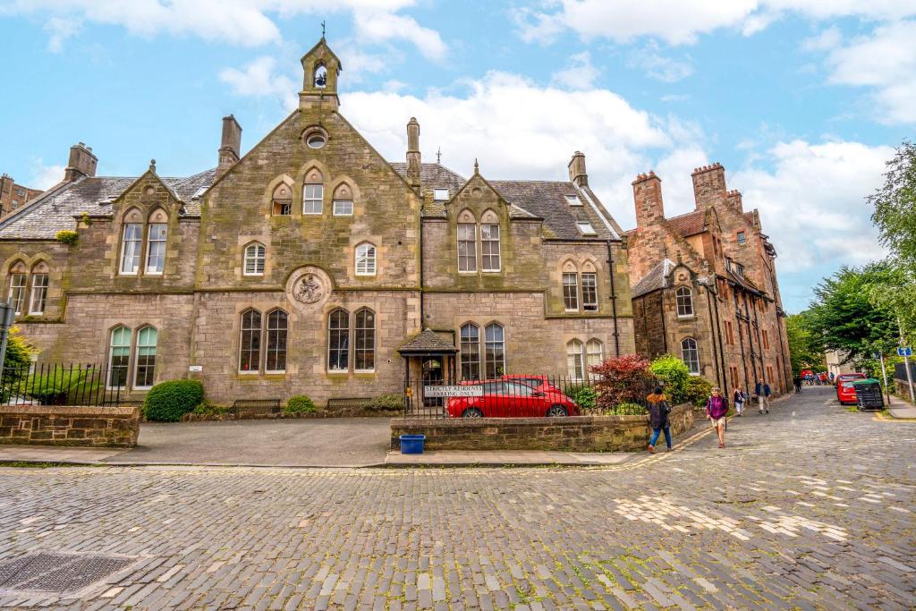 The Old School in Dean Village - Two-Bedroom Apartment With City View