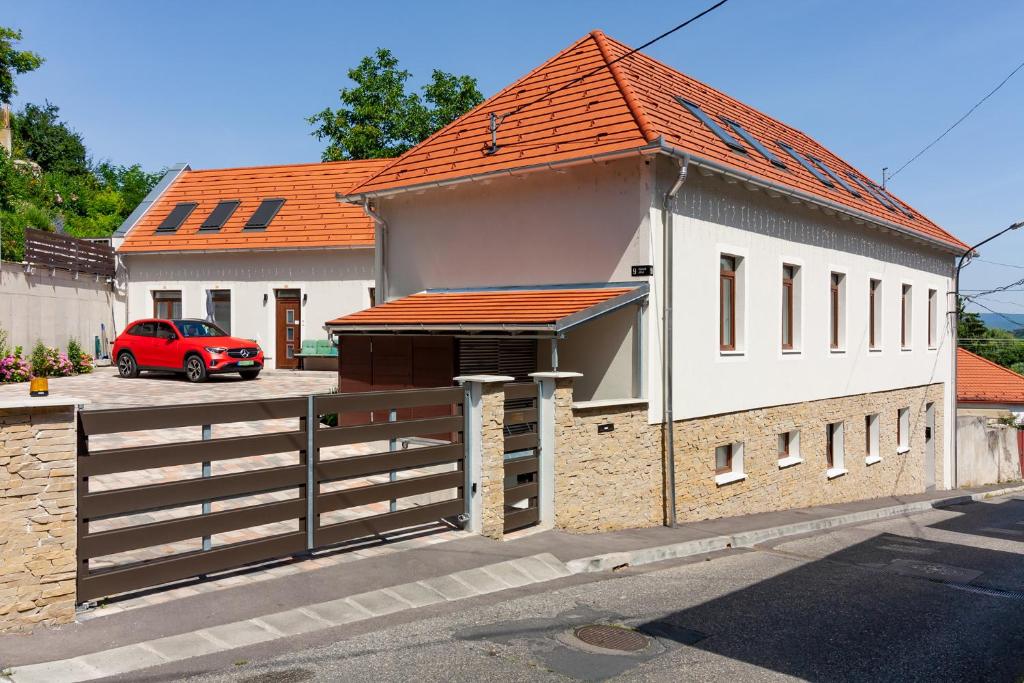 Monbuhim Premier 8200 Veszprém, 9 Buhim utca kép - 1