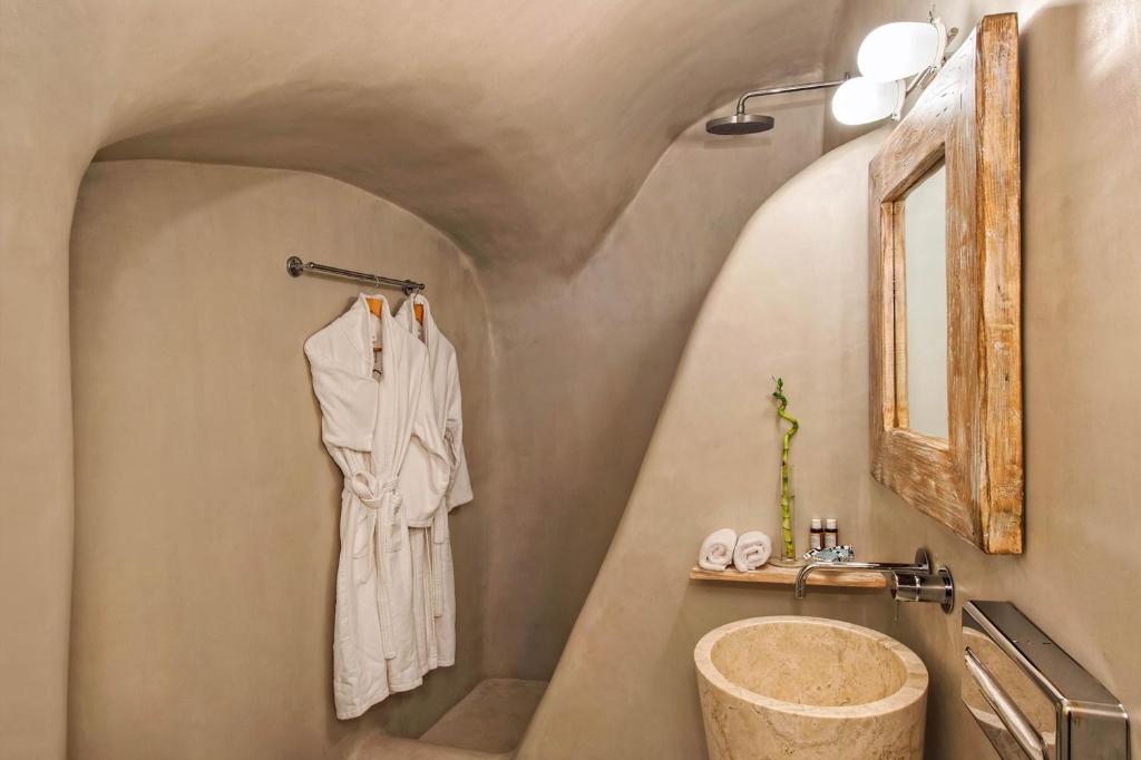 Zdjęcie z galerii obiektu The Ivory Suite in Santorini w mieście Oia