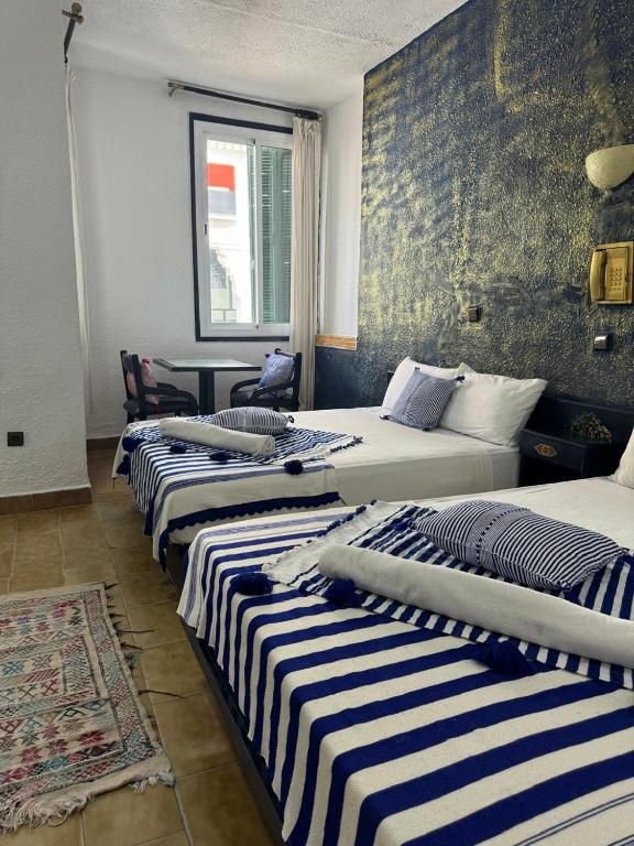 Una cama o camas en una habitación de HOTEL REGINA