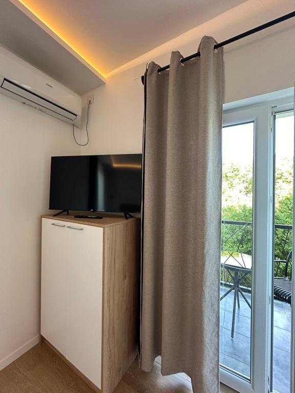 TV a/nebo společenská místnost v ubytování Apartman Igor