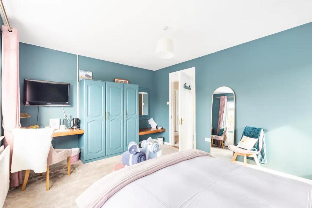 Postel nebo postele na pokoji v ubytování Station Road Homestay