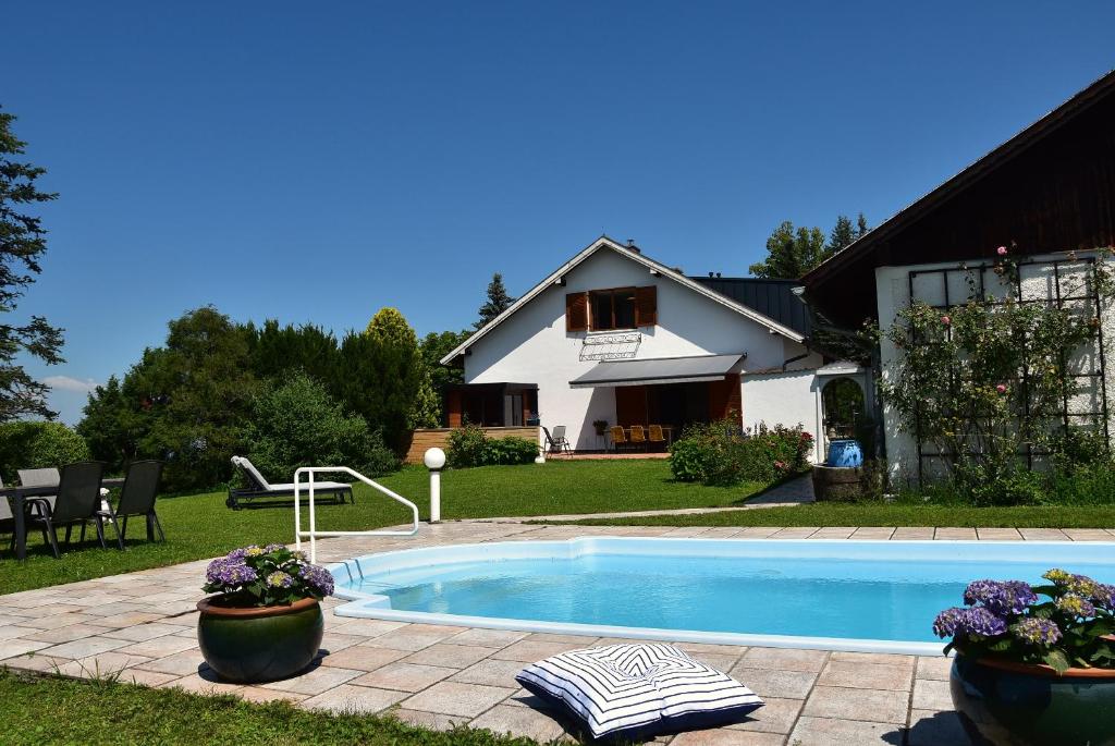 Bazén v ubytovaní Hideaway Sandlehen alebo v jeho blízkosti