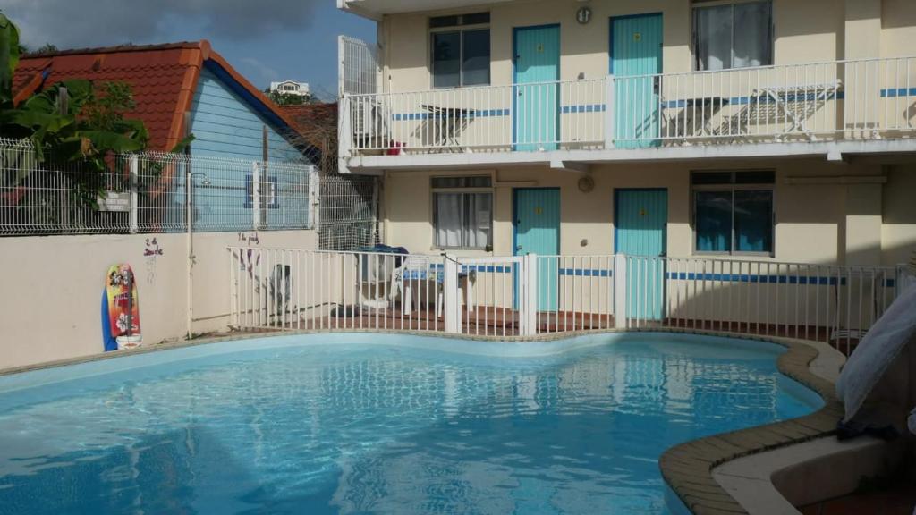 Bazén v ubytování Studio piscine 3 îlets nebo v jeho okolí