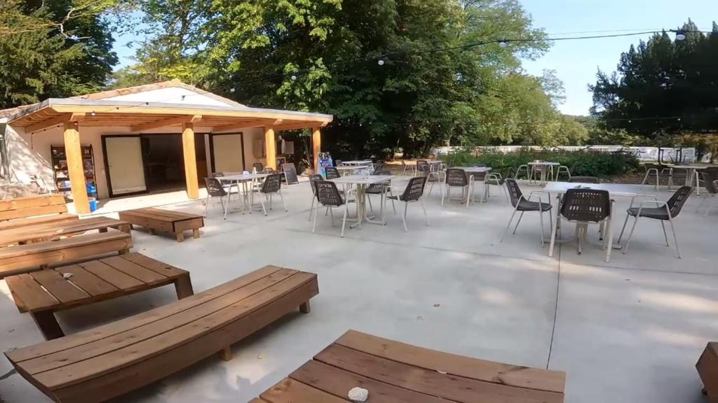 Posezení v ubytování camping rochecondrie
