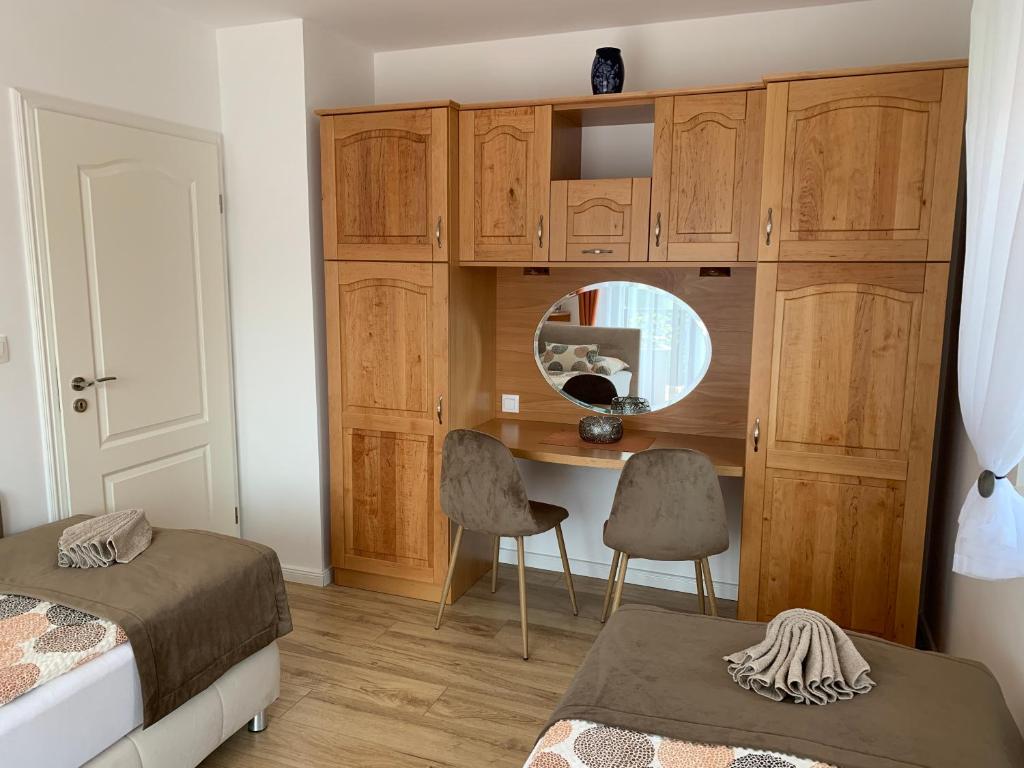 Posedenie v ubytovaní Dodi Apartman