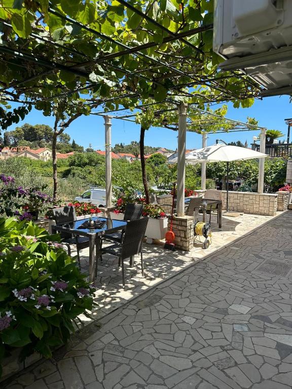 Restaurace v ubytování Apartment in Trpanj with terrace, air conditioning, WiFi, washing machine 4199-3