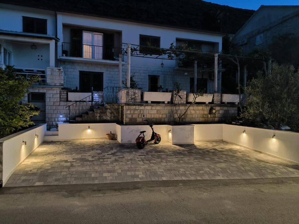 Budova, kde se apartmán nachází