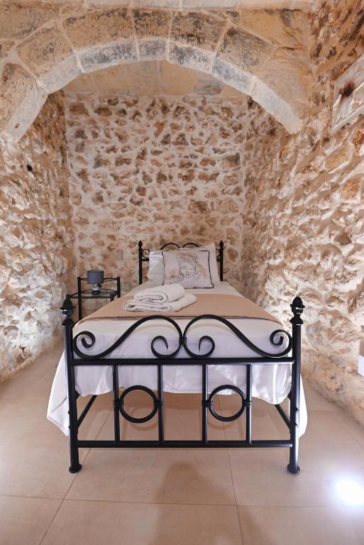The Cloisters Bed And Breakfast - Single Room