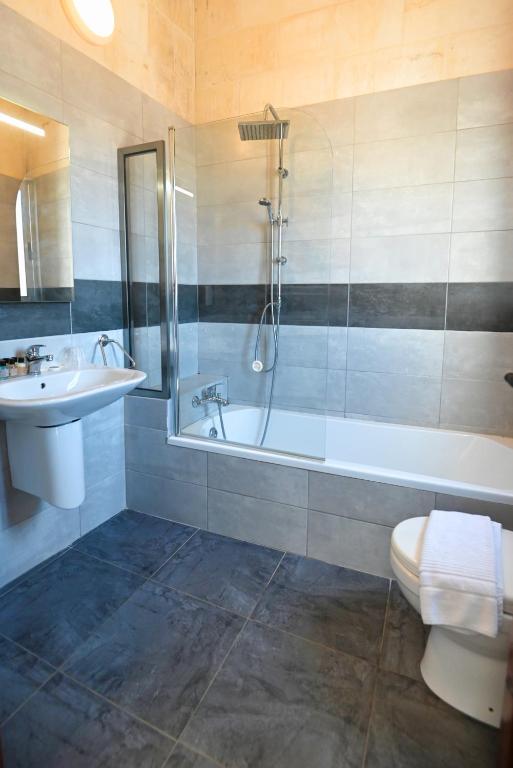 The Cloisters Bed And Breakfast - 2