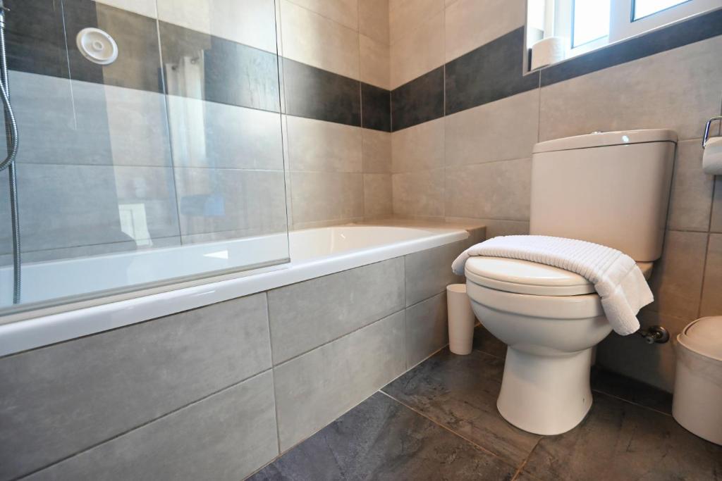 The Cloisters Bed And Breakfast - 3