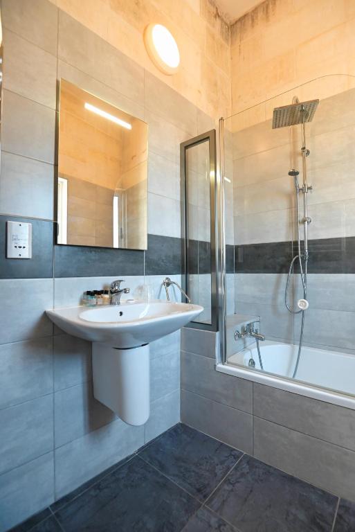 The Cloisters Bed And Breakfast - 4