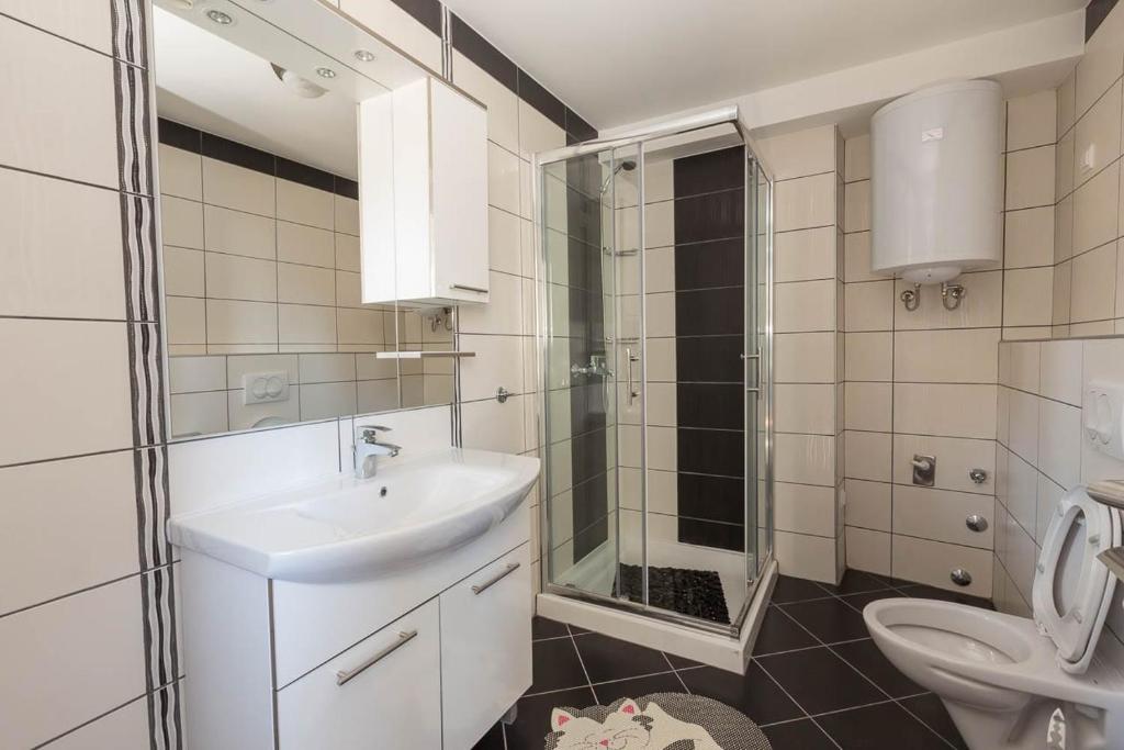 Fotografie z fotogalerie ubytování Apartment in Mali Lošinj with terrace, air conditioning (3683-2) v destinaci Mali Lošinj