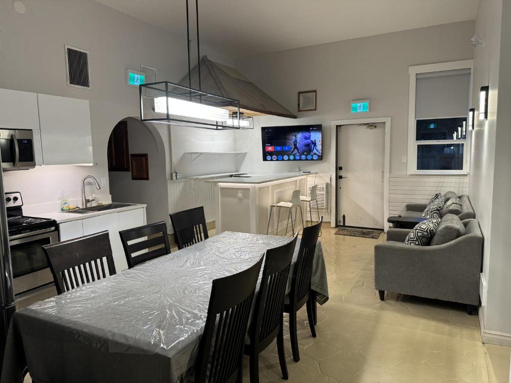 Kuchyň nebo kuchyňský kout v ubytování Inntowne Motel
