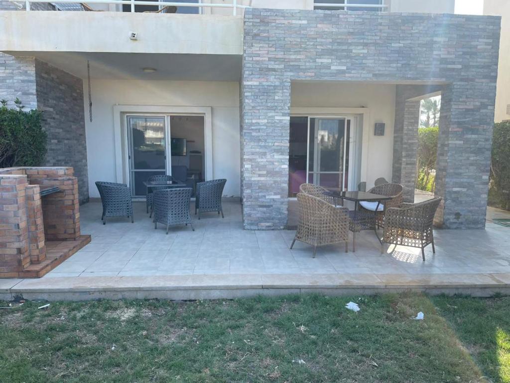 Posezení v ubytování Twin House in Amwaj Sidi Abdel-Rahman - Beach & Pool Passes Included!