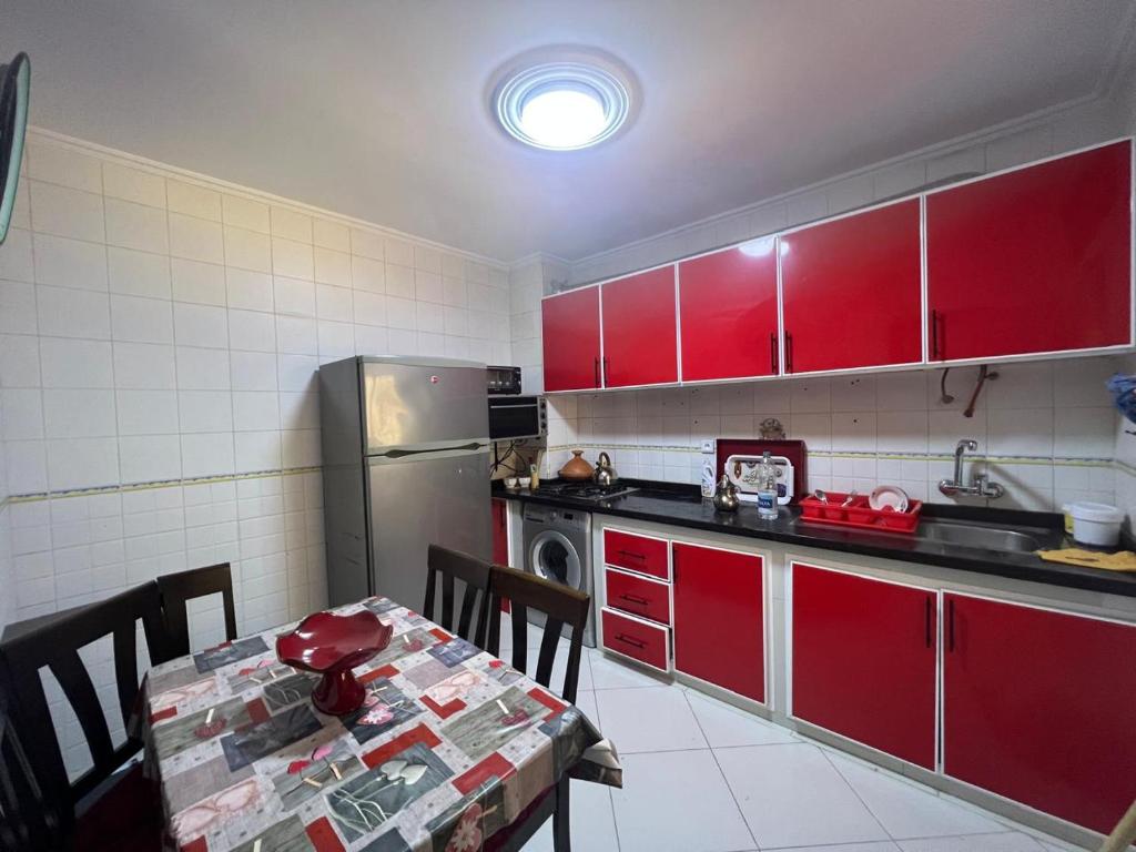 Kuchyň nebo kuchyňský kout v ubytování Appartement luxueux
