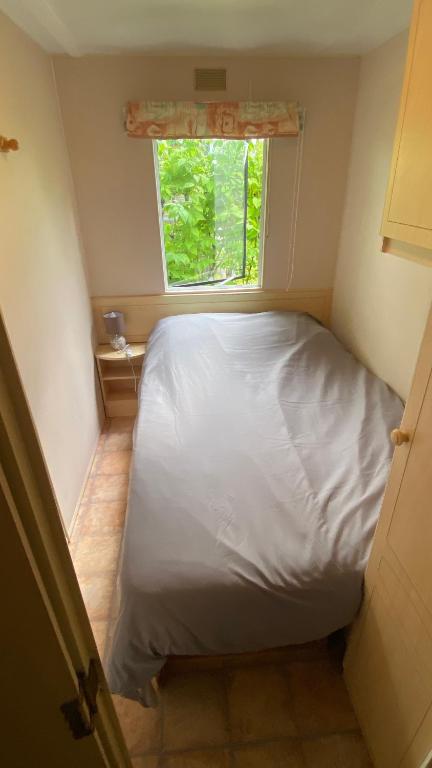 Postel nebo postele na pokoji v ubytování Mobile home Ulysse