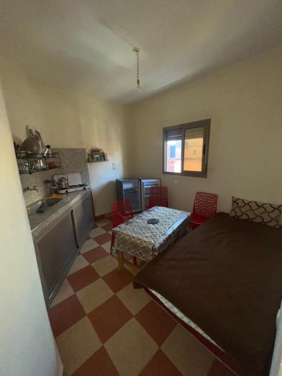 Postel nebo postele na pokoji v ubytování cHERGUI