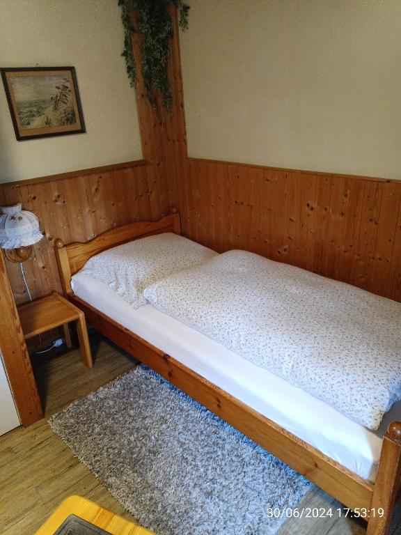 Postel nebo postele na pokoji v ubytování Zimmervermietung