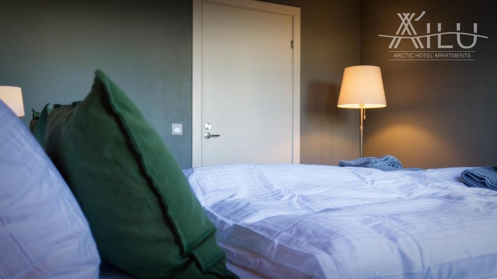 Postel nebo postele na pokoji v ubytování ÁILU - Arctic Hotel Apartments
