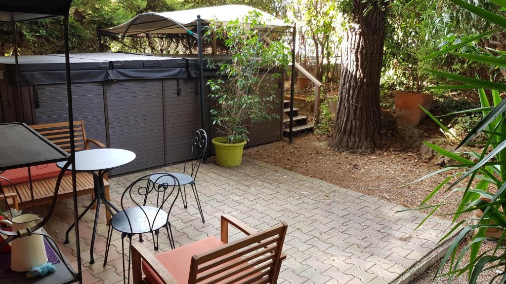 Photo de la galerie de l'établissement Bel appartement avec spa de nage, à Cagnes-sur-Mer