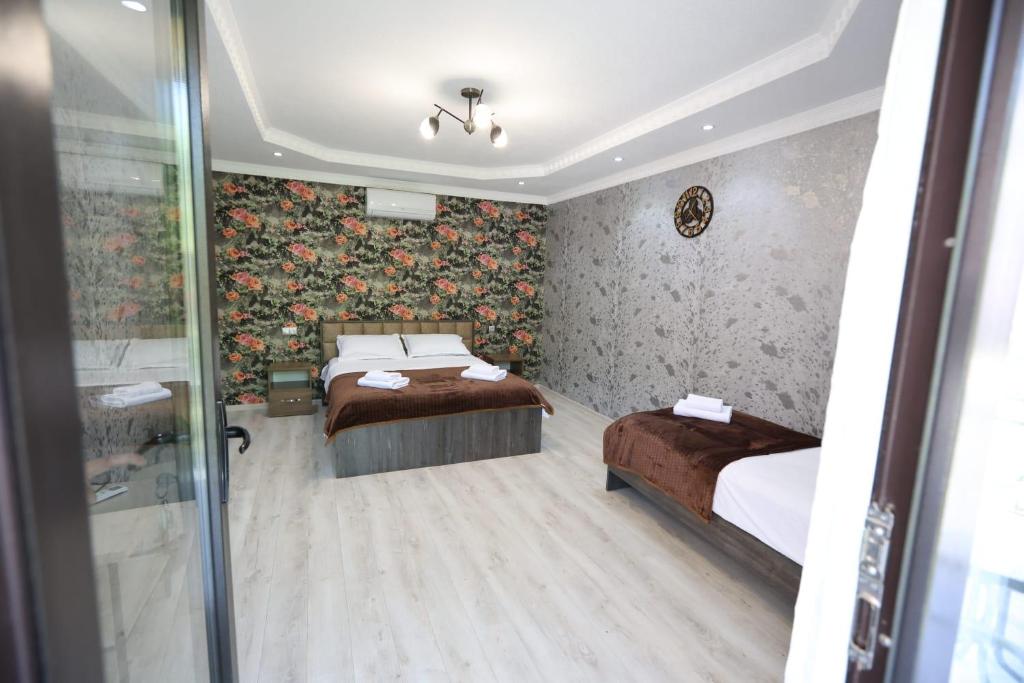 Postel nebo postele na pokoji v ubytování Hotel Tsiskari