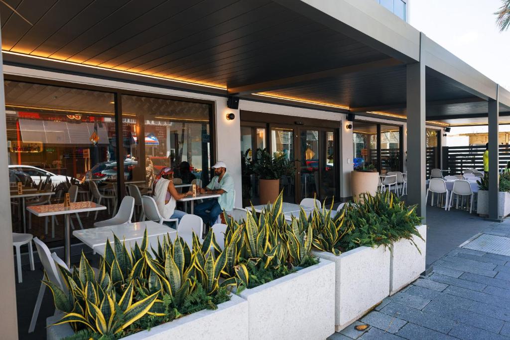 Restaurace v ubytování HiBird- Apartment and Suites Hotel